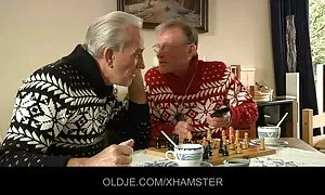 horny granpa en gran ...